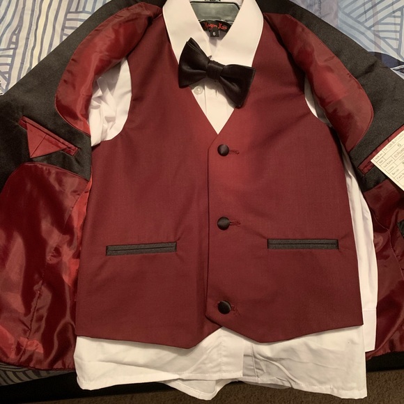 BOYS 3 piece suit including shirt/bow-tie - Picture 5 of 5